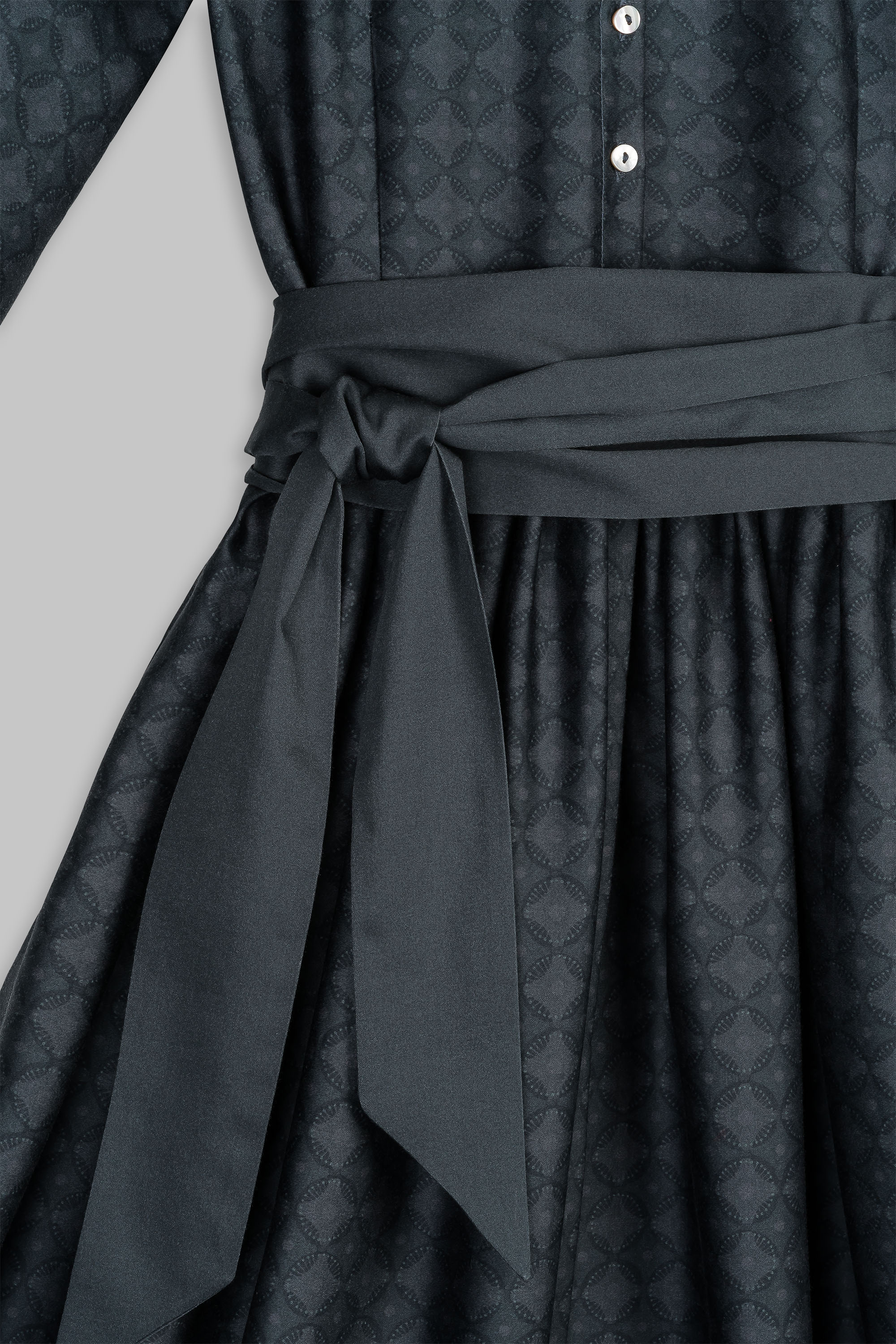 Vintage-Kleid-Muster-grau-Elena