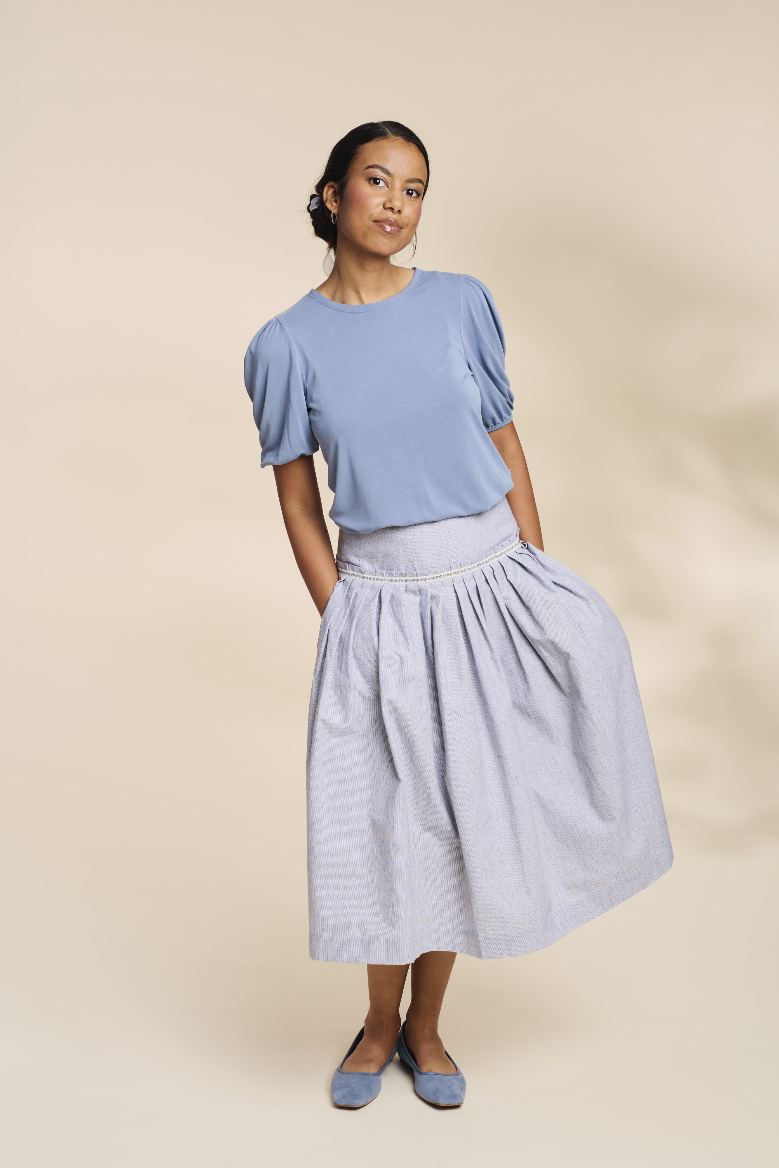 Trachenrock-lang-Streifen-graublau-Weissach