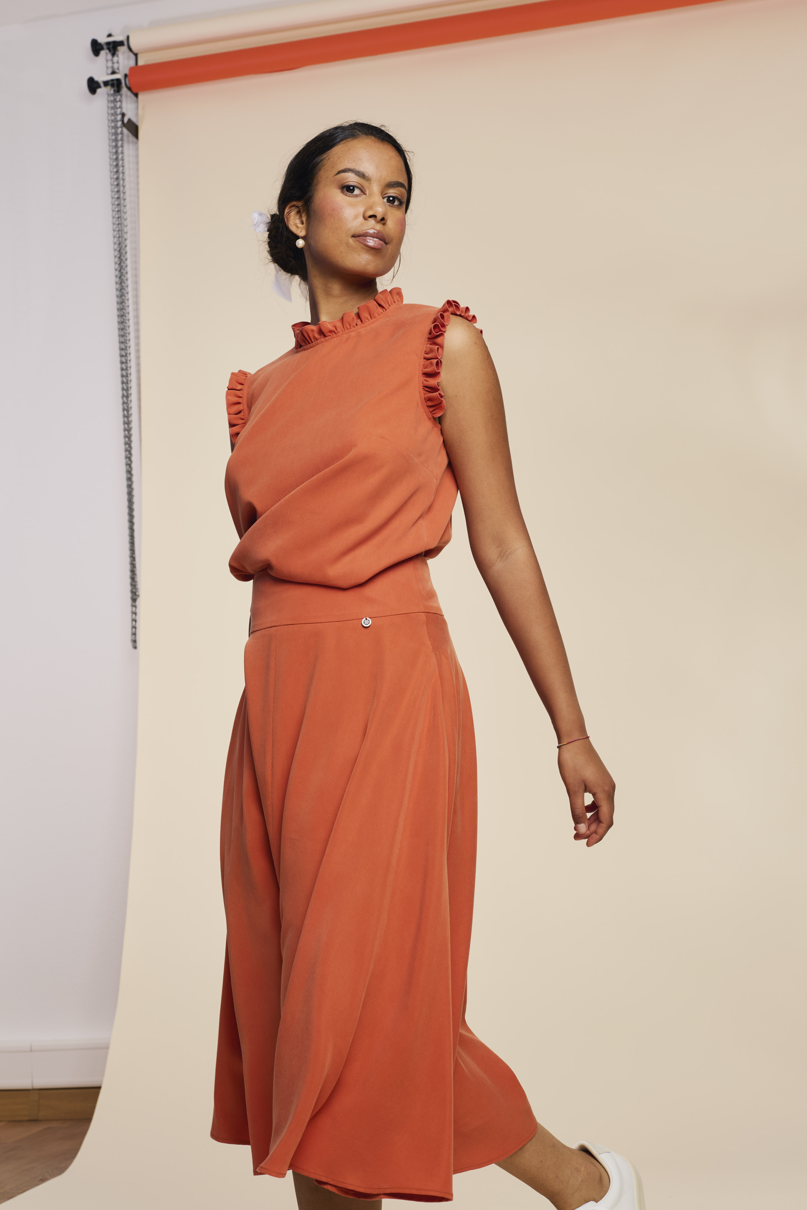 Trachtenbluse-Rueschen-aermellos-terracottarot-Iris