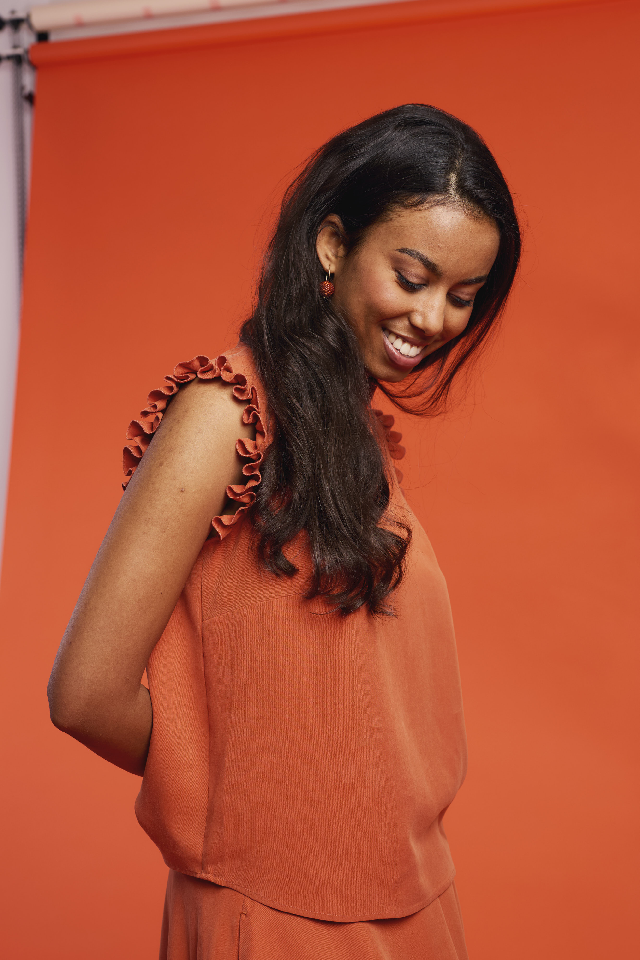 Trachtenbluse-Rueschen-aermellos-terracottarot-Iris