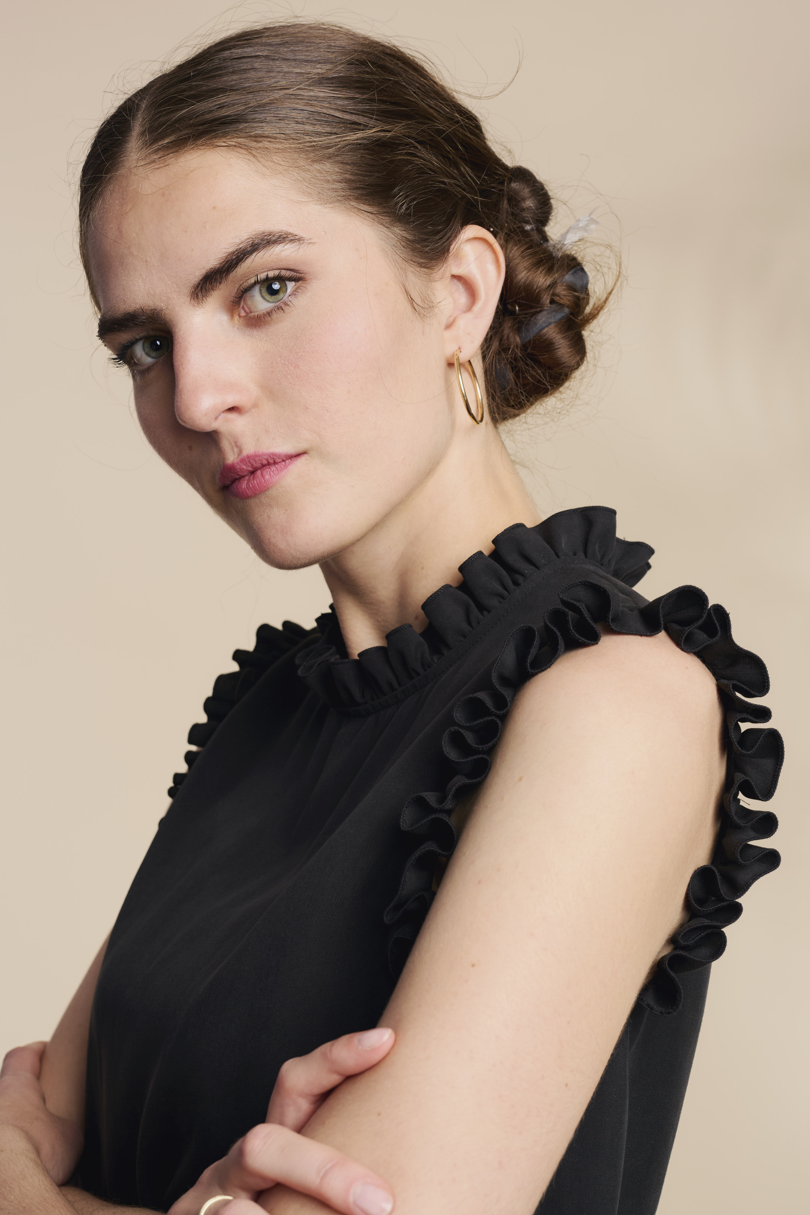 Trachtenbluse-Rueschen-aermellos-schwarz-Iris