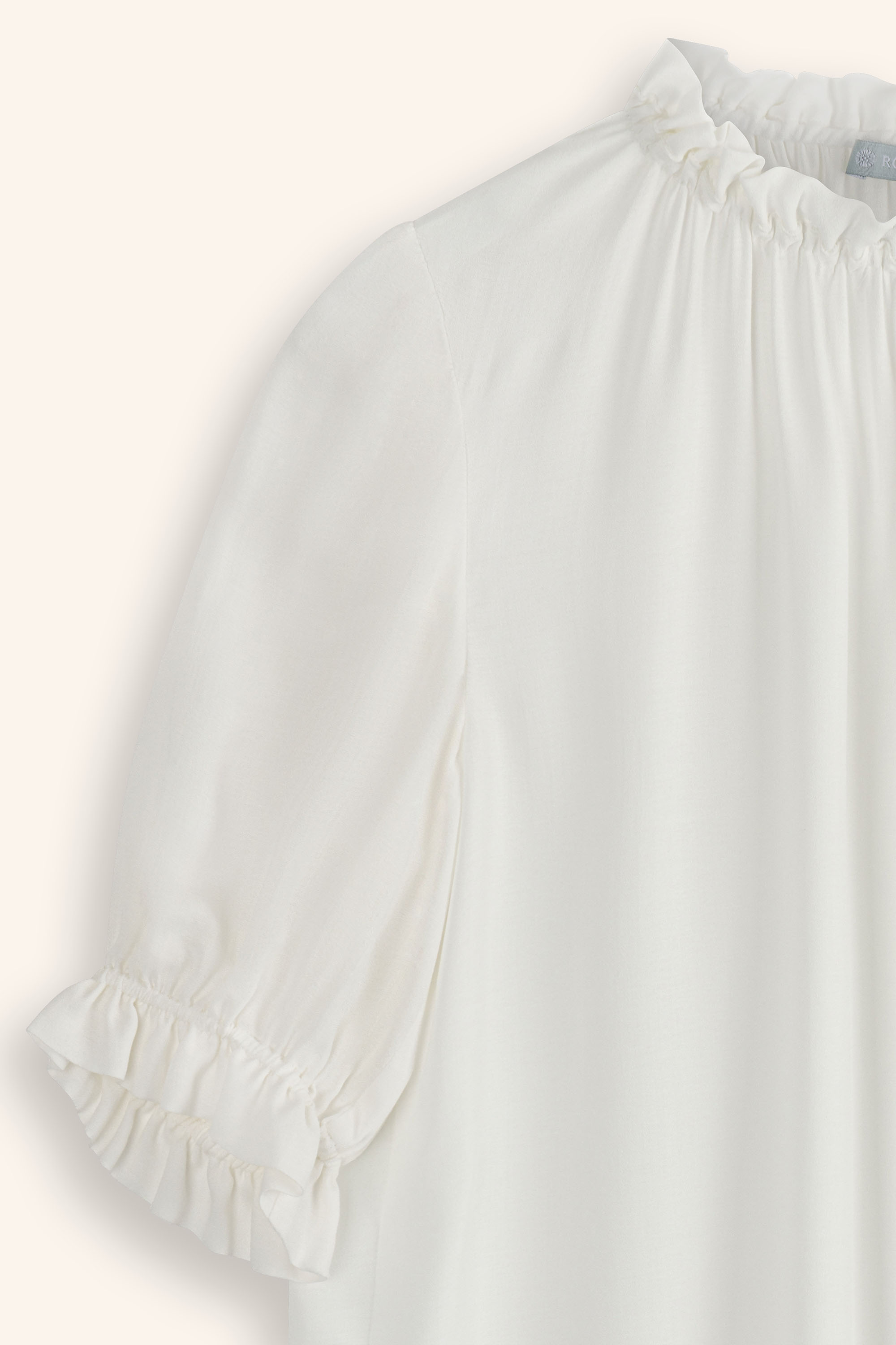 Trachenbluse-Rueschen-weiss-Erna