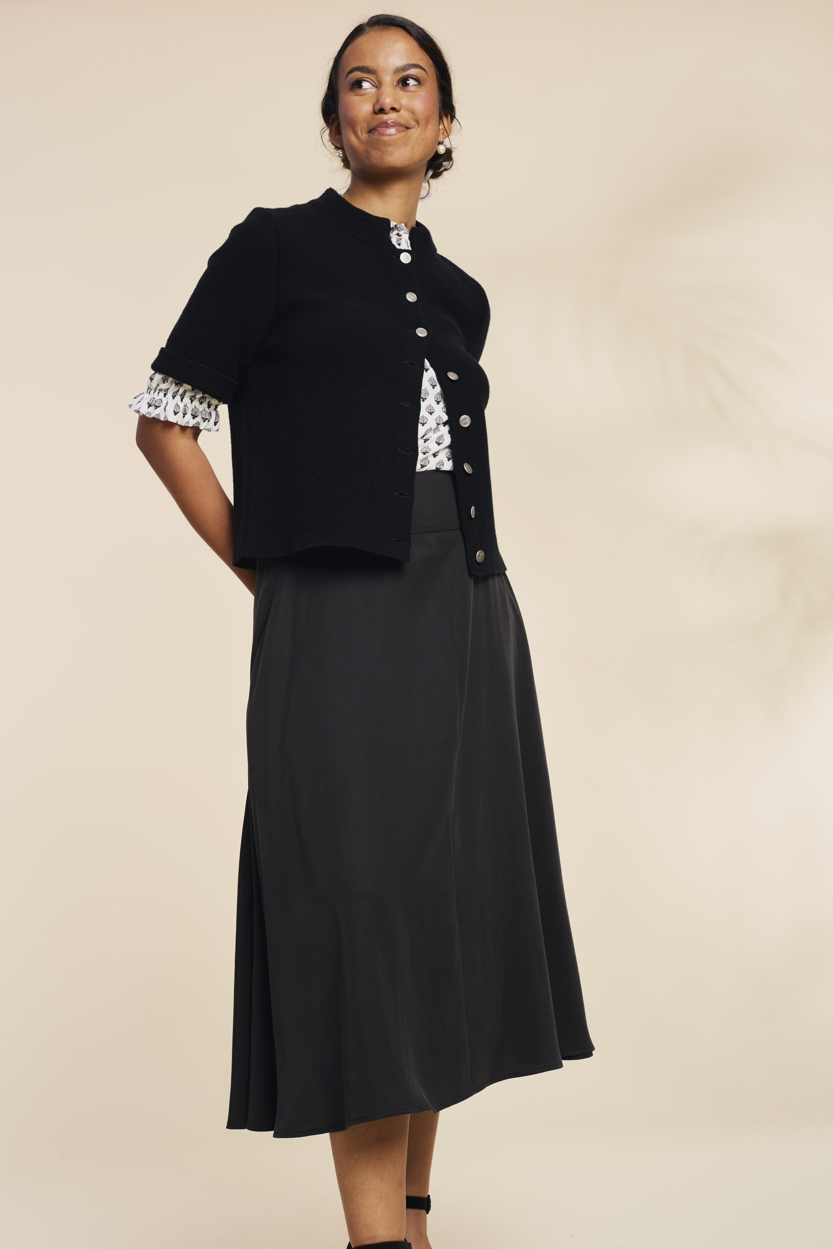 Trachtenjacke-halbarm-Schurwollstrick-schwarz-Tine