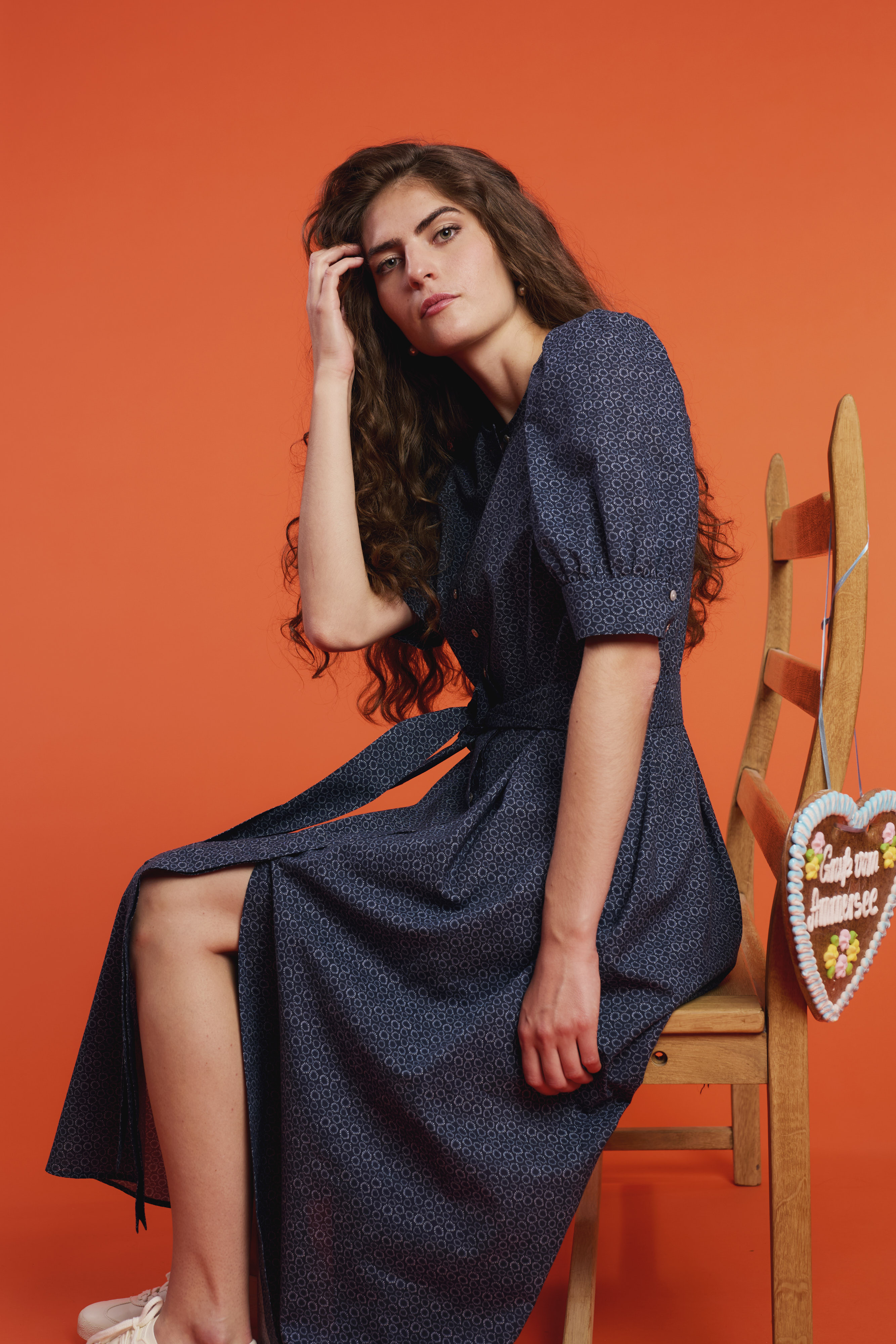 Trachtenkleid-Muster-marineblau-Tulipa