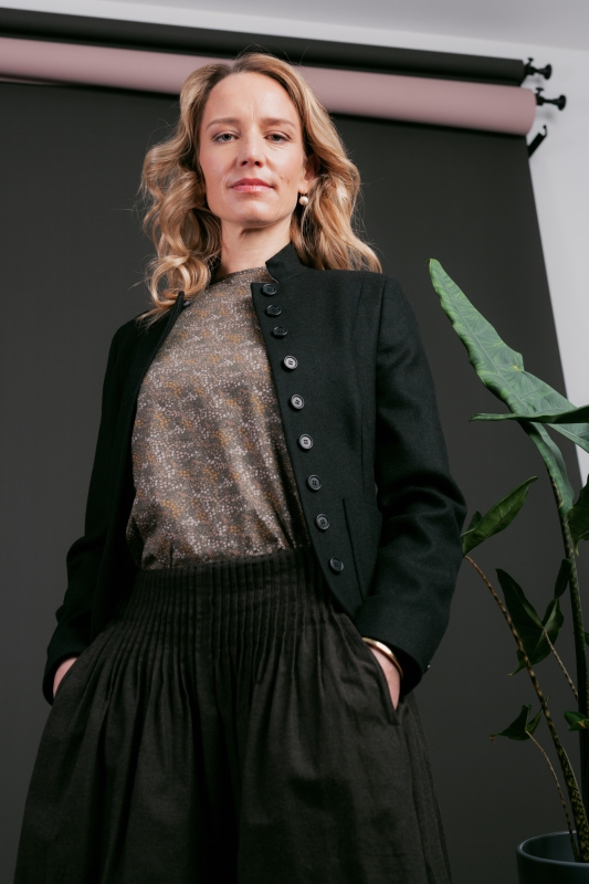 Trachtenjacke-Damen-Schurwolle-schwarz-Kofel