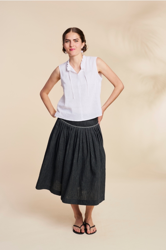 Traditional-skirt-long-stripes-black-white-Weissach