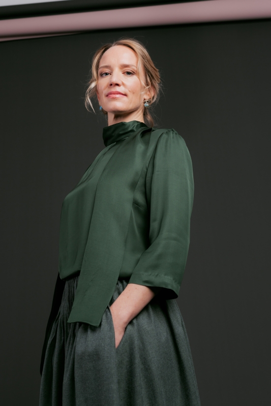 Bluse-Damen-Satin-Schluppe-dunkelgruen-Antonia