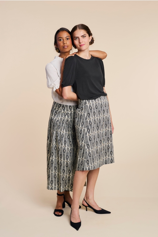 Trachtenrock-Muster-schwarz-Riedsee