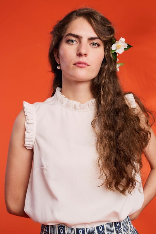 Trachtenbluse-Rueschen-aermellos-weiss-Iris