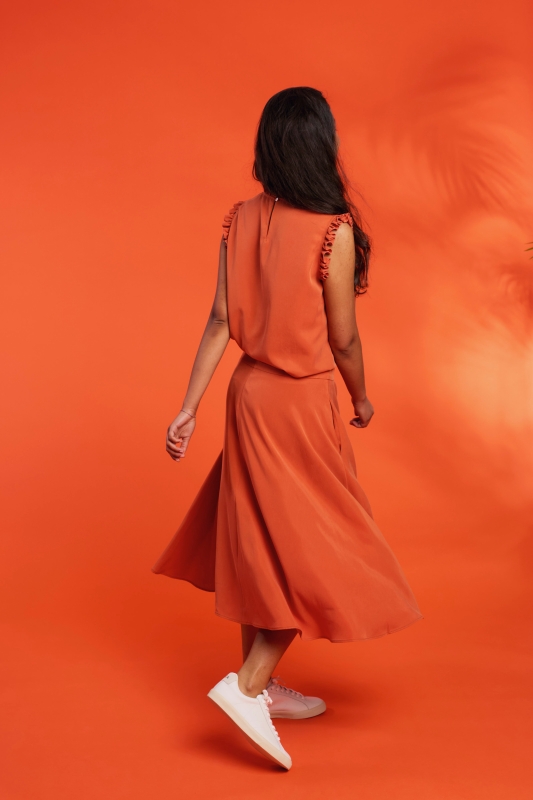 Trachtenbluse-Rueschen-aermellos-terracottarot-Iris