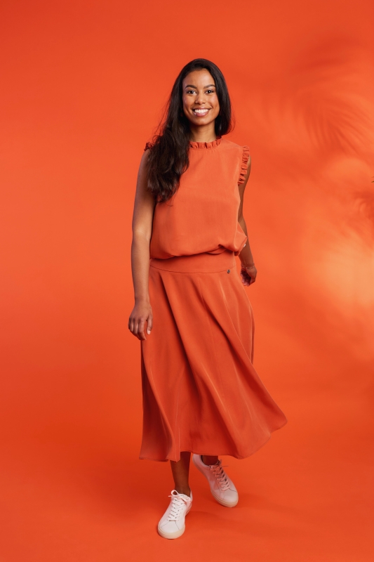 Trachtenbluse-Rueschen-aermellos-terracottarot-Iris