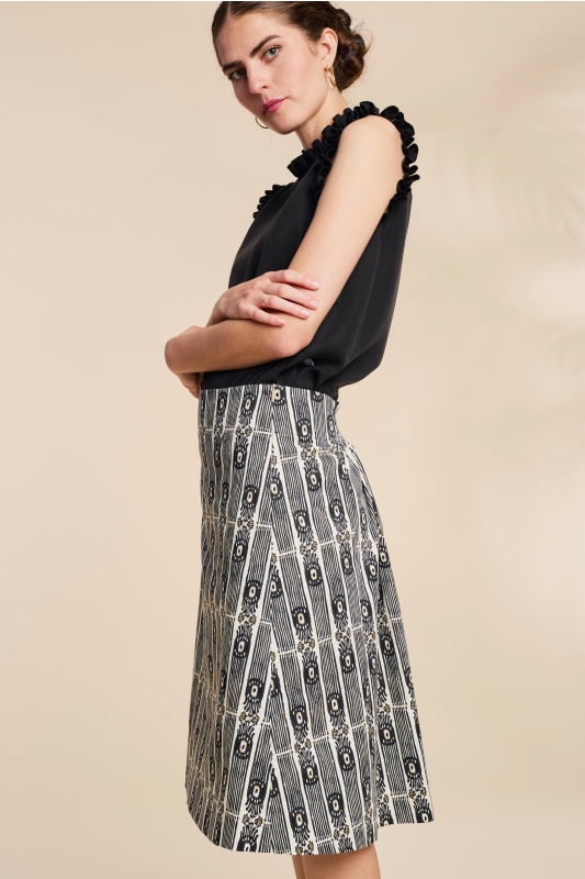 Trachtenbluse-Rueschen-aermellos-schwarz-Iris